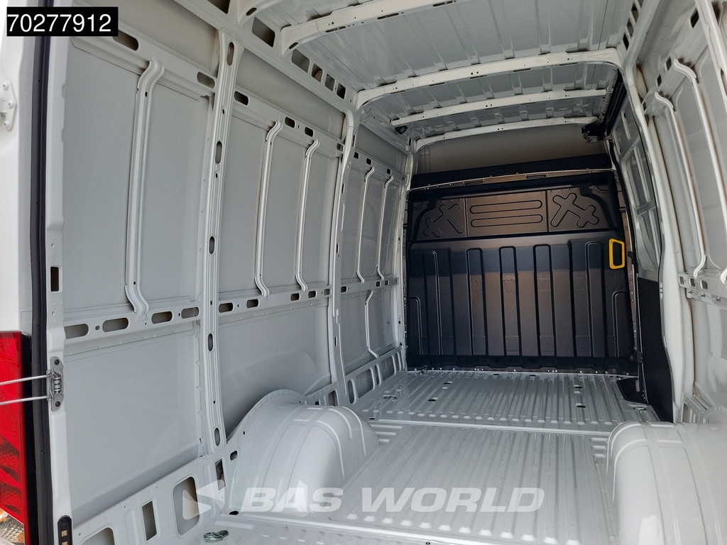 Iveco Daily 35C21 3.0L 210PK Automaat L2H2 Dubbellucht 3.5t Trekhaak LED ACC Navi Airco Camera Parkeersensoren Euro6 L2H2 12m3 Airco Trekhaak 8