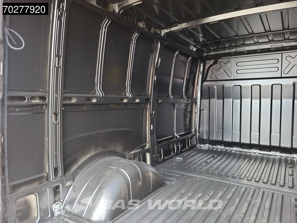 Iveco Daily 35C21 3.0L Automaat L2H1 Laag Dak 210PK 3,5t Trekhaak ACC LED Navi Camera Parkeersensoren Euro6 L2 9m3 Airco Trekhaak 8