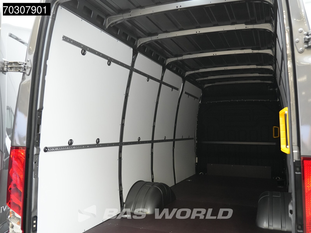 Iveco Daily 35C21 3.0L Automaat L3H2 210PK Dubbellucht ACC LED Airco Camera Parkeersensoren CarPlay Stoelverwarming 3,5t Trekgewicht Euro6 L3 Airco 11