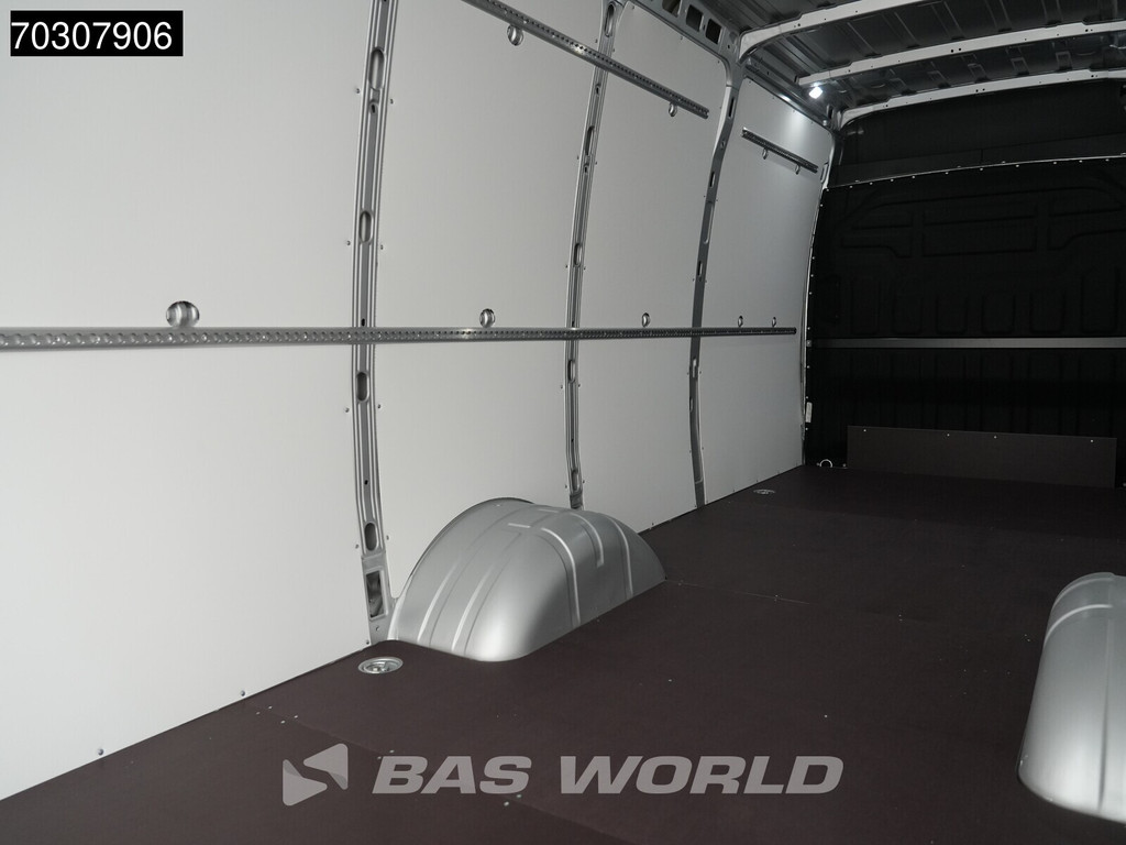 Iveco Daily 35C21 3.0L Automaat L3H2 210PK Dubbellucht ACC LED Airco Camera Parkeersensoren CarPlay Stoelverwarming 3,5t Trekgewicht Euro6 L3 Airco 12