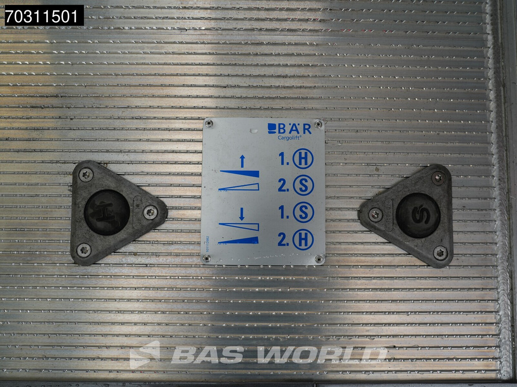 Iveco Daily 35C21 3.0L Laadklep 3,5t Trekhaak Automaat Dubbellucht Schuifzeilen Bakwagen LED ACC Parkeersensoren Euro6 Zeilen Zeilenwagen Koffer Meubelbak Airco Trekhaak 12