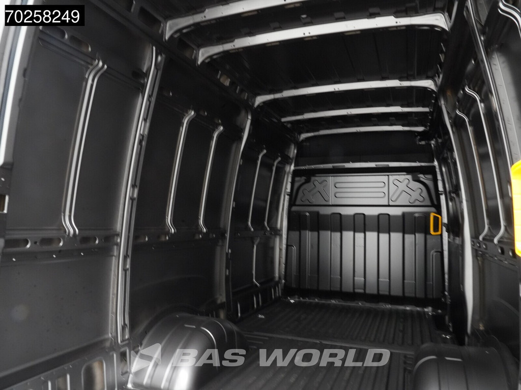 Iveco Daily 35C21 BPM VRIJ! 3.0L Automaat 210PK L2H2 2025-Model Dubbellucht 3,5t Trekvermogen ACC LED CarPlay Camera Parkeersensoren Euro6 L2 12m3 Airco 7