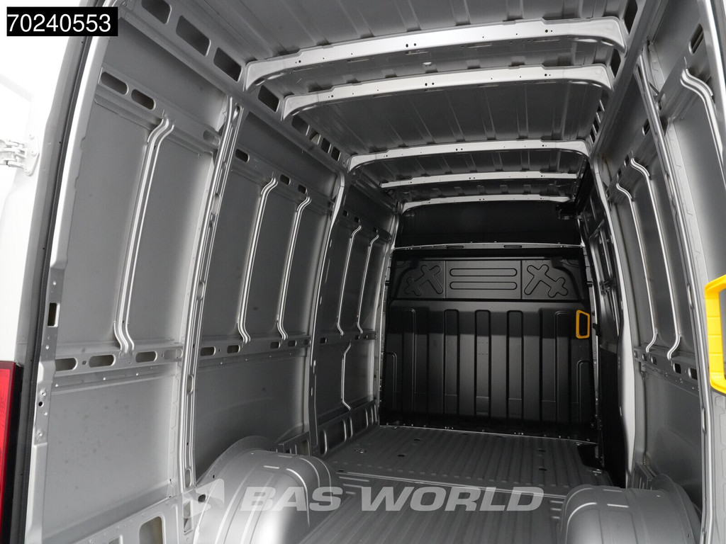 Iveco Daily 35C21 BPM VRIJ! 3.0L Automaat 210PK L2H2 2025-model Dubbellucht 3,5t Trekgewicht LED ACC Navi Airco Camera Euro6 L2 12m3 Airco 11