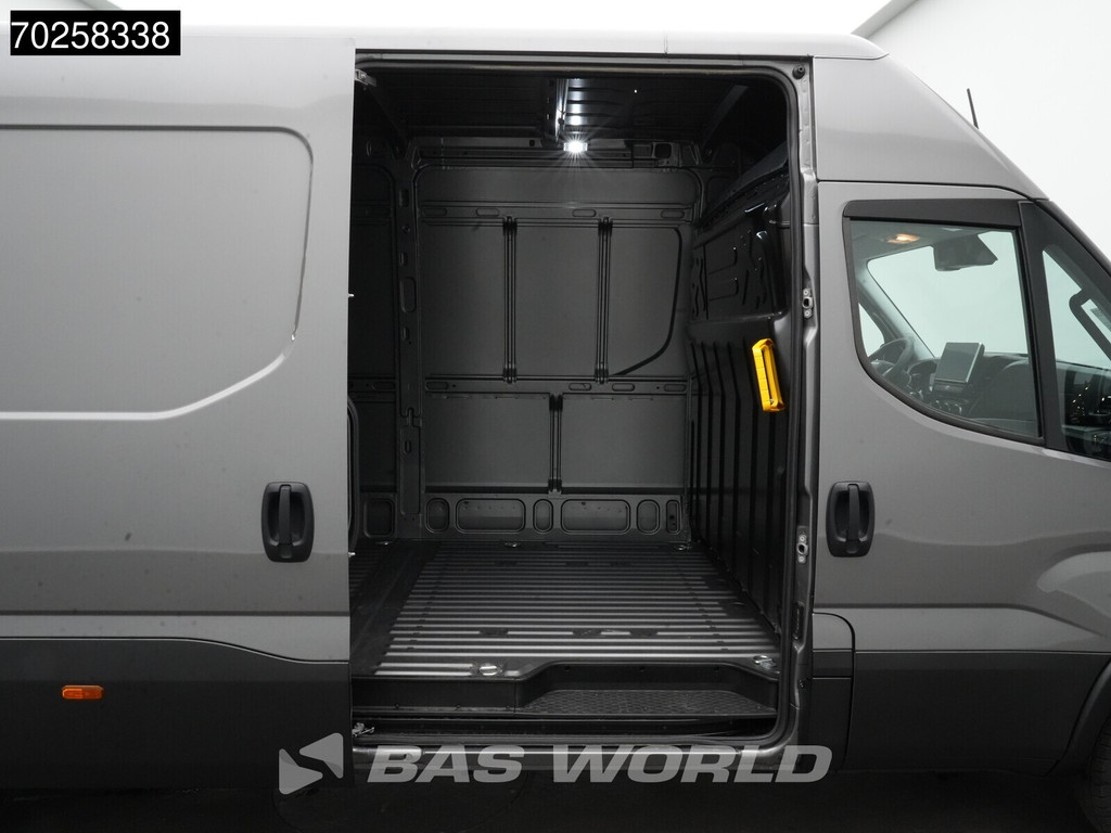 Iveco Daily 35C21 BPM VRIJ! 3.0L Automaat 210PK L3H2 2025-Model Dubbellucht 3,5t Trekvermogen ACC LED CarPlay Camera Parkeersensoren Velgen 16m3 Euro6 L4H2 16m3 Airco 8