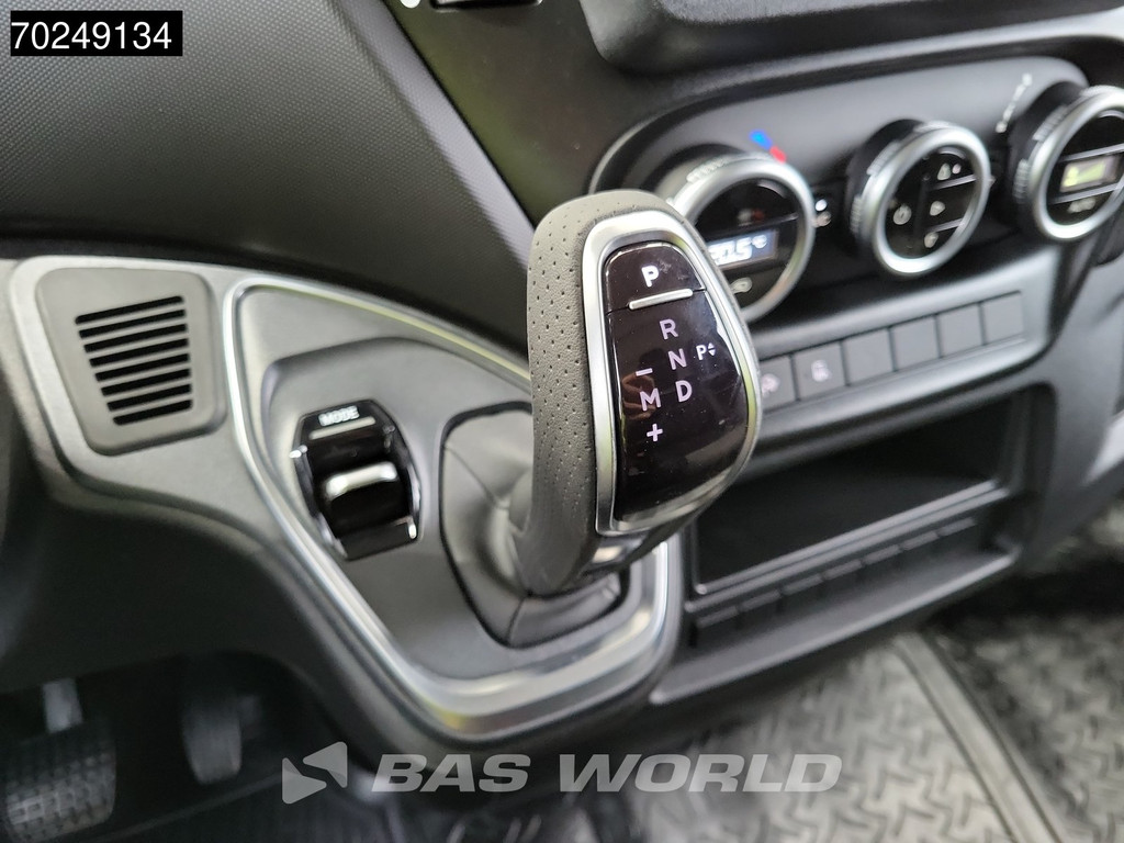 Iveco Daily 35C21 Uniek! 3.0L Automaat Laag Dak L2H1 3,5t Trekhaak LED ACC Navi Camera Parkeersensoren CarPlay Euro6 L2 8m3 Airco Trekhaak 17