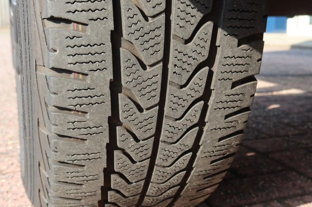 Iveco Daily 35S16 Bakwagen + Laadklep 750kg 14