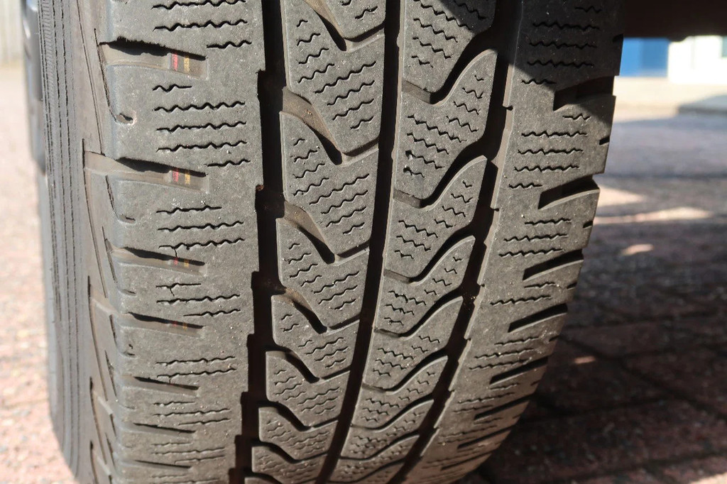 Iveco Daily 35S16 Bakwagen + Laadklep 750kg 14