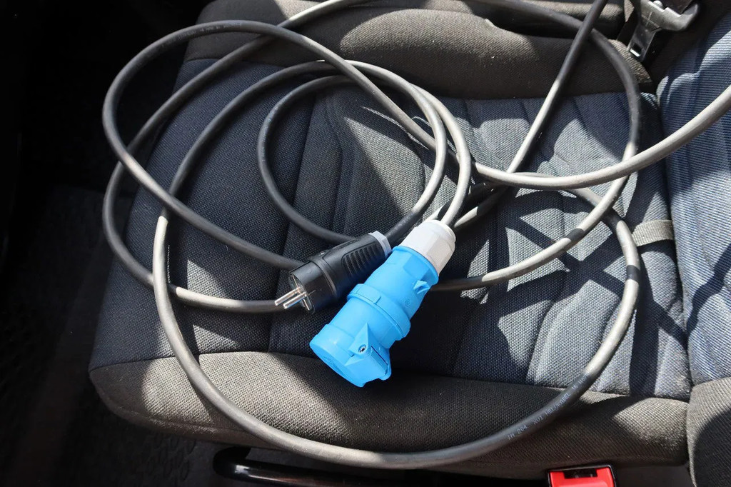 Iveco Daily 35S16 Iveco 35S16 L3/H2 Koel/Vries/ verwarmen Carrier Xarios 350 + 220 volt nacht aansluiting 16