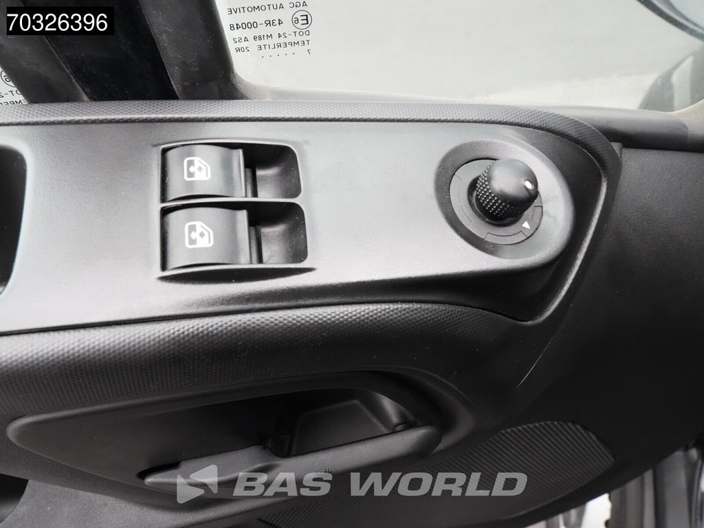 Iveco Daily 35S16 L2H2 Airco Cruise Parkeersensoren 3,5t Trekgewicht Euro6 L2 Airco Cruise control 17