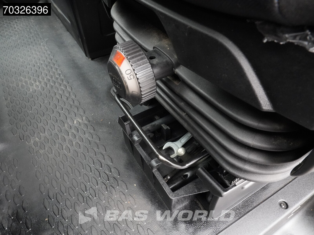 Iveco Daily 35S16 L2H2 Airco Cruise Parkeersensoren 3,5t Trekgewicht Euro6 L2 Airco Cruise control 18