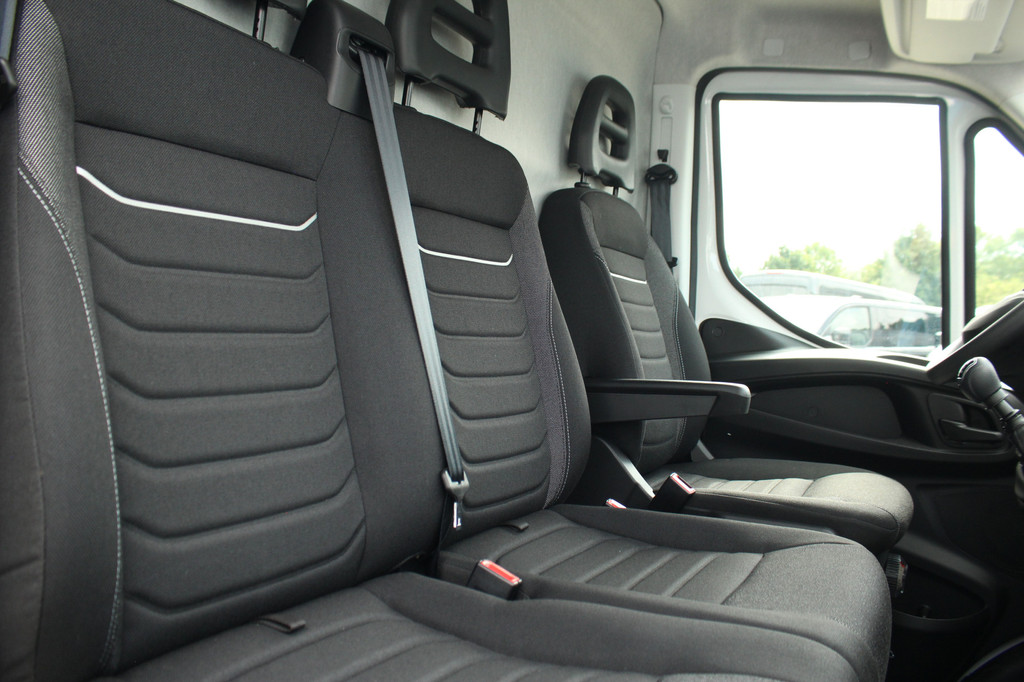 Iveco Daily 35S16V 2.3 160pk 410L L4H2 | Gev. Stoel | Cruise | 3500kg trekgew. | Lease 627,- p/m 15