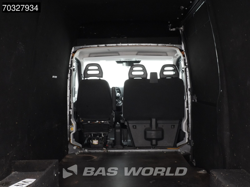 Iveco Daily 35S17 3.0L Automaat L2H2 3,5t Trekhaak 180PK Airco Cruise Camera Velgen Euro6 L2 Airco Trekhaak Cruise control 11