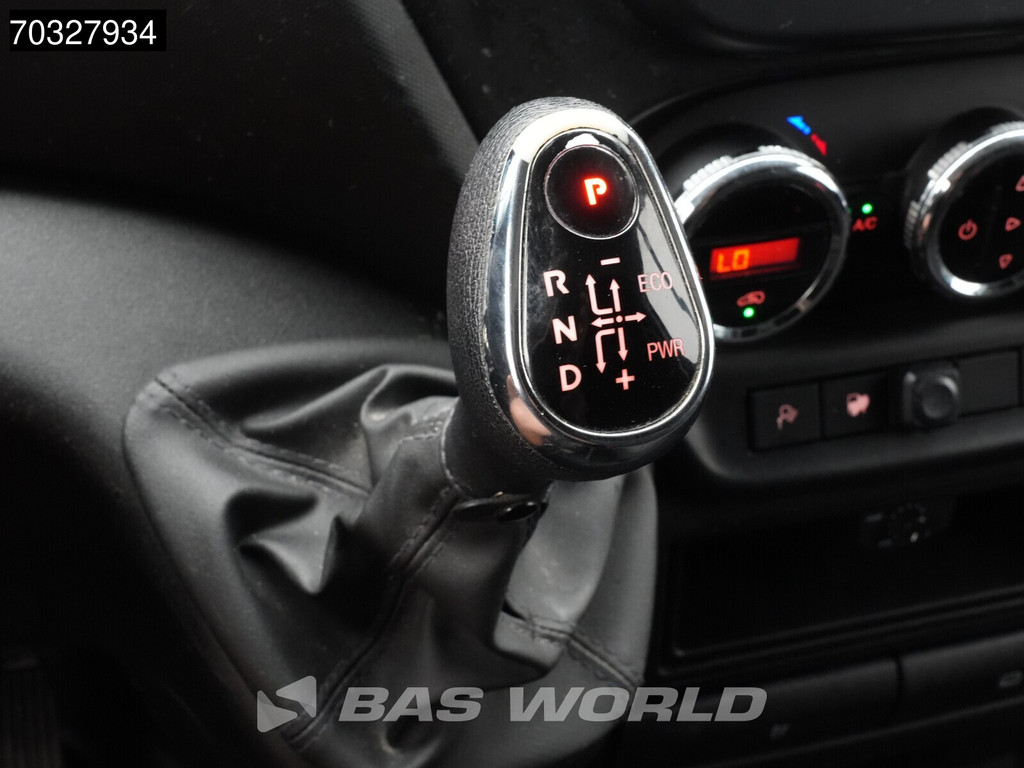 Iveco Daily 35S17 3.0L Automaat L2H2 3,5t Trekhaak 180PK Airco Cruise Camera Velgen Euro6 L2 Airco Trekhaak Cruise control 18