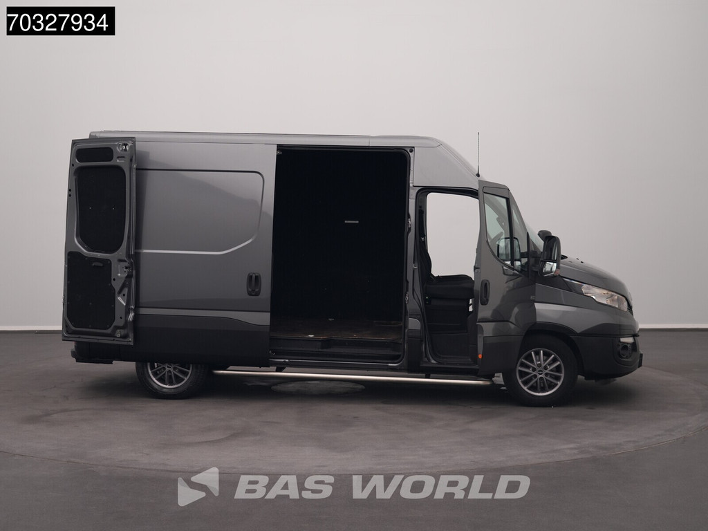 Iveco Daily 35S17 3.0L Automaat L2H2 3,5t Trekhaak 180PK Airco Cruise Camera Velgen Euro6 L2 Airco Trekhaak Cruise control 7