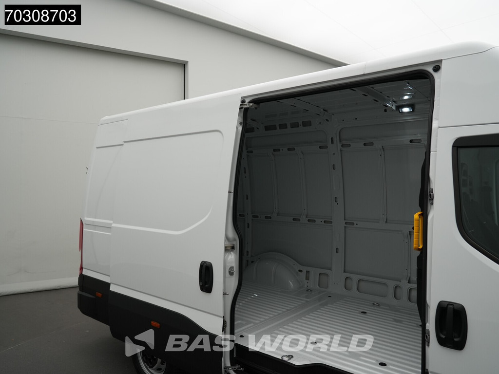 Iveco Daily 35S18 3.0L Automaat L2H2 180PK ACC Airco Cruise Camera Parkeersensoren CarPlay Stoelverwarming 3,5t Trekgewicht Euro6 L2 Airco 10