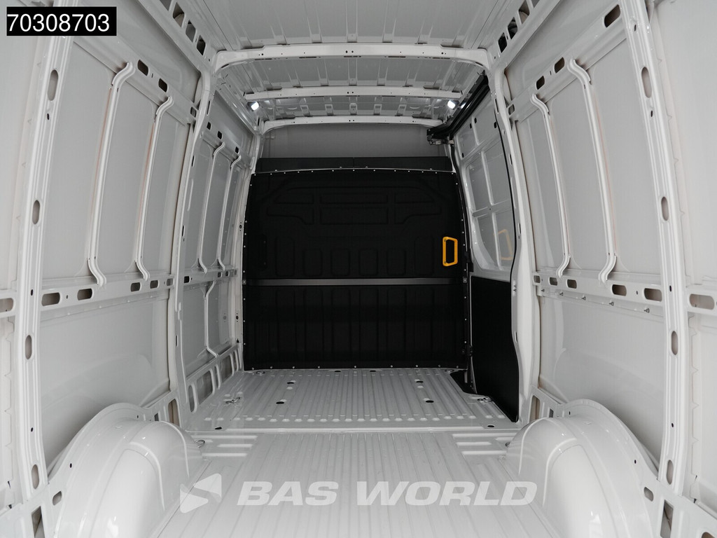 Iveco Daily 35S18 3.0L Automaat L2H2 180PK ACC Airco Cruise Camera Parkeersensoren CarPlay Stoelverwarming 3,5t Trekgewicht Euro6 L2 Airco 11