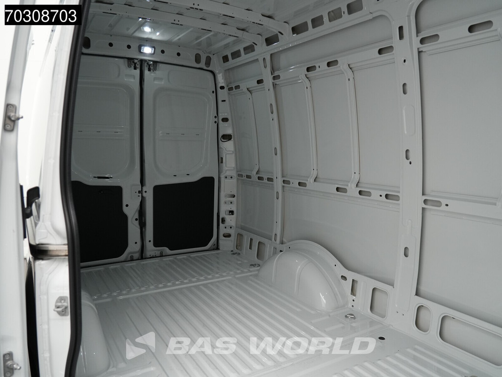 Iveco Daily 35S18 3.0L Automaat L2H2 180PK ACC Airco Cruise Camera Parkeersensoren CarPlay Stoelverwarming 3,5t Trekgewicht Euro6 L2 Airco 13