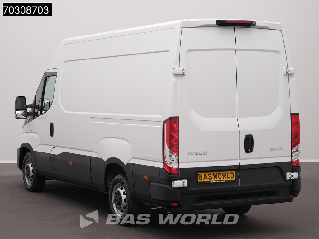 Iveco Daily 35S18 3.0L Automaat L2H2 180PK ACC Airco Cruise Camera Parkeersensoren CarPlay Stoelverwarming 3,5t Trekgewicht Euro6 L2 Airco 2