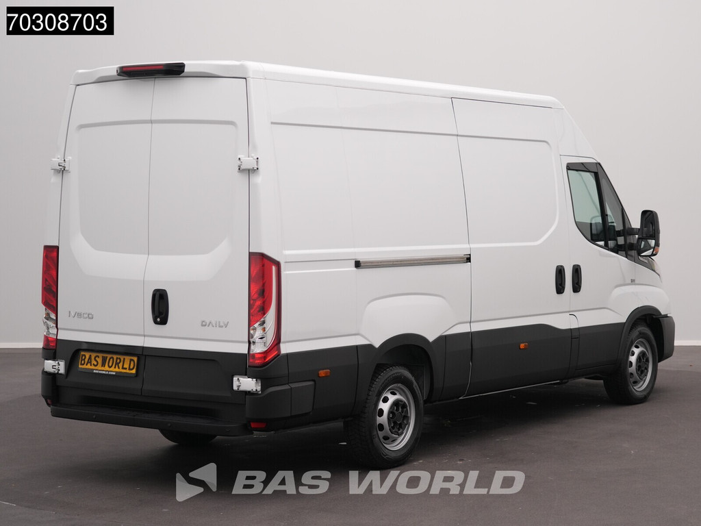 Iveco Daily 35S18 3.0L Automaat L2H2 180PK ACC Airco Cruise Camera Parkeersensoren CarPlay Stoelverwarming 3,5t Trekgewicht Euro6 L2 Airco 7