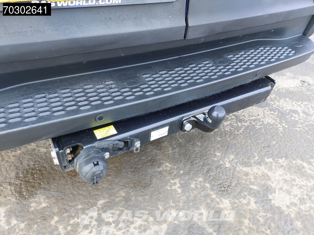 Iveco Daily 35S18 3.0L Automaat L2H2 3,5t Trekhaak 180PK Navi Airco Cruise Camera Parkeersensoren Imperiaal Velgen Euro6 L2 Airco Trekhaak Cruise control 10