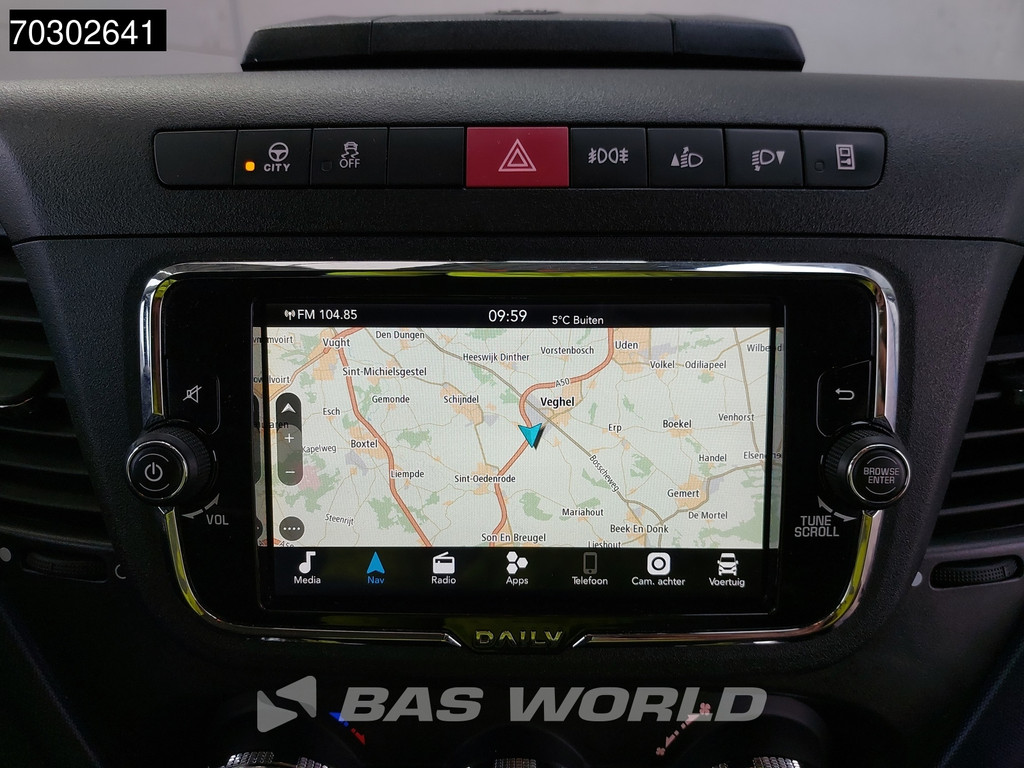 Iveco Daily 35S18 3.0L Automaat L2H2 3,5t Trekhaak 180PK Navi Airco Cruise Camera Parkeersensoren Imperiaal Velgen Euro6 L2 Airco Trekhaak Cruise control 16