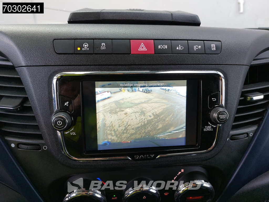 Iveco Daily 35S18 3.0L Automaat L2H2 3,5t Trekhaak 180PK Navi Airco Cruise Camera Parkeersensoren Imperiaal Velgen Euro6 L2 Airco Trekhaak Cruise control 17