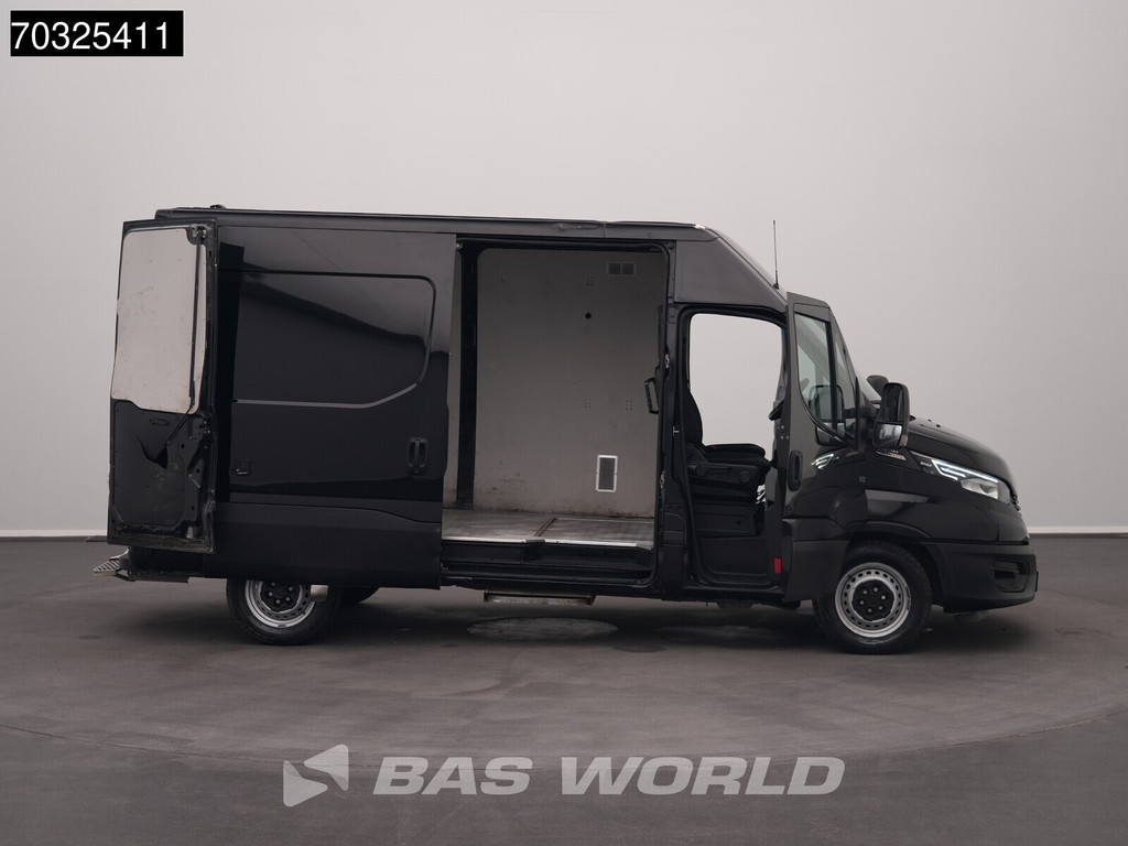 Iveco Daily 35S18 3.0L Automaat L2H2 3,5t Trekhaak ACC LED Navi Airco Camera 180PK Euro6 L2 Airco Trekhaak 7