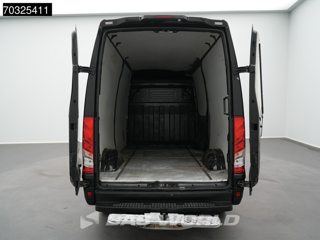 Iveco Daily 35S18 3.0L Automaat L2H2 3,5t Trekhaak ACC LED Navi Airco Camera 180PK Euro6 L2 Airco Trekhaak 8