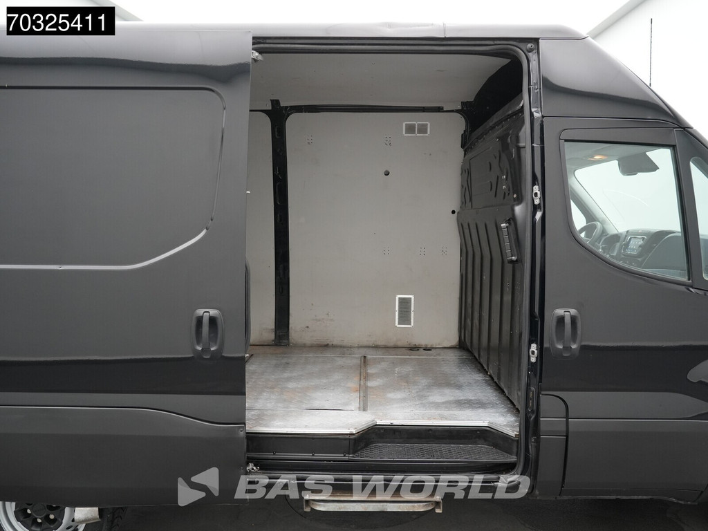 Iveco Daily 35S18 3.0L Automaat L2H2 3,5t Trekhaak ACC LED Navi Airco Camera 180PK Euro6 L2 Airco Trekhaak 9