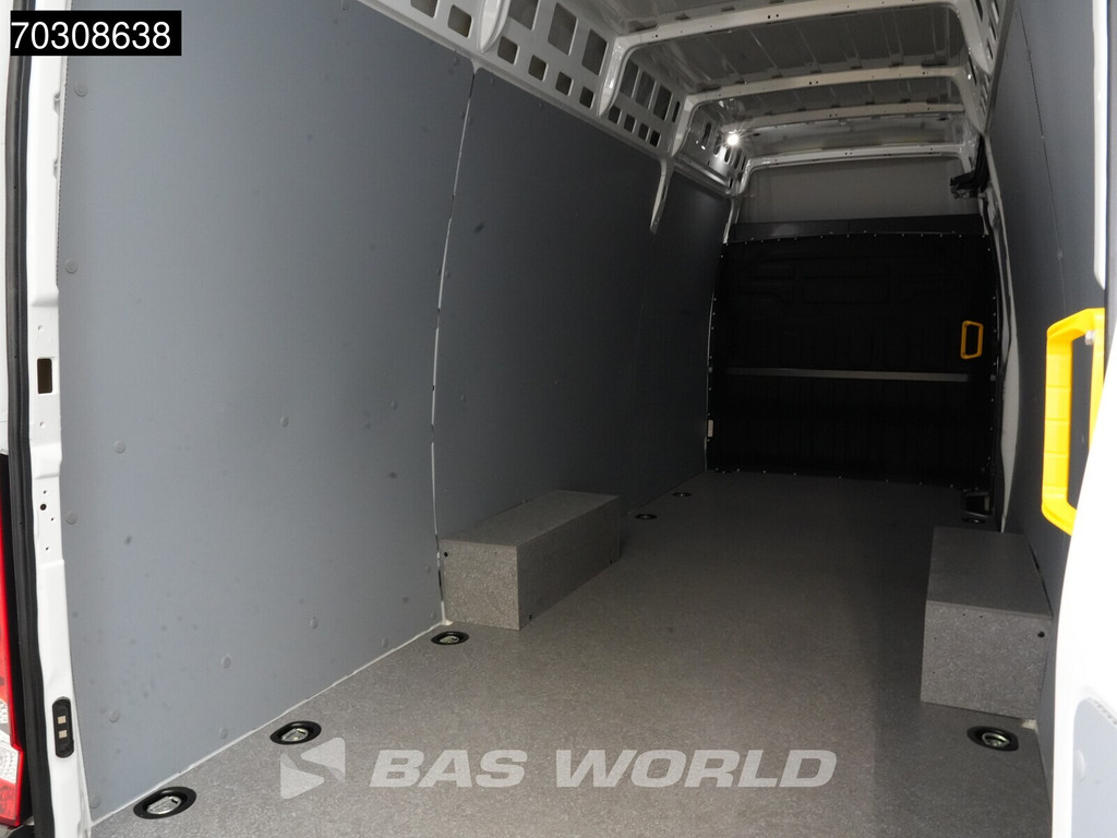 Iveco Daily 35S18 3.0L Automaat L4H3 180PK ACC LED Airco Camera CarPlay Parkeersensoren 3,5t Trekgewicht 19m3 Euro6 L4 Hoog Dak Airco Trekhaak 11