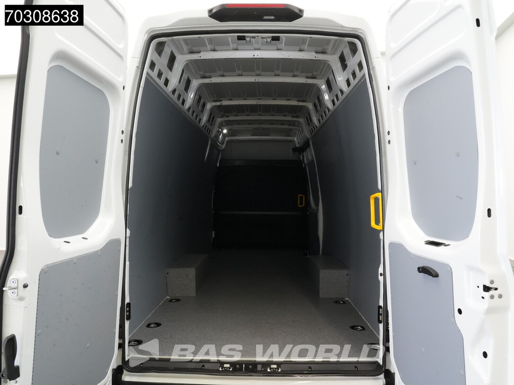 Iveco Daily 35S18 3.0L Automaat L4H3 180PK ACC LED Airco Camera CarPlay Parkeersensoren 3,5t Trekgewicht 19m3 Euro6 L4 Hoog Dak Airco Trekhaak 5