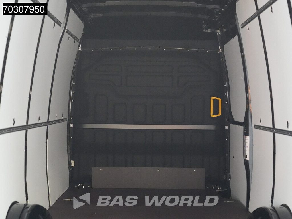 Iveco Daily 35S18 3.0L Automatic L3H2 180HP ACC Airco Cruise Camera Parking Sensors CarPlay Seatheating 3,5t Towing Capacity Euro6 L3 Airco 10