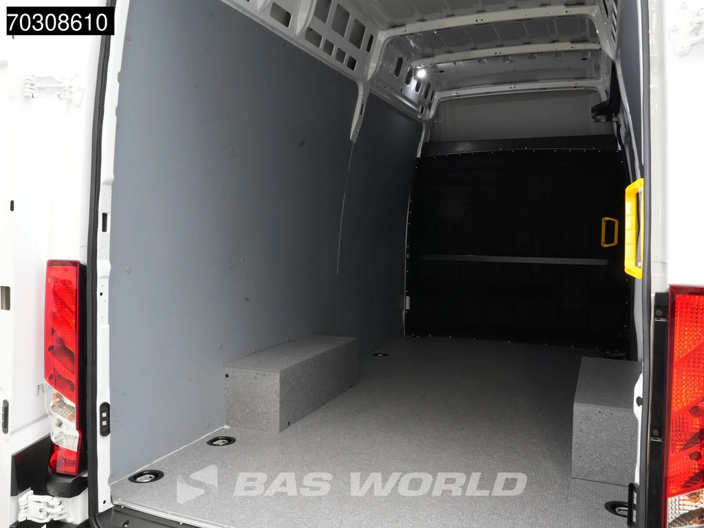 Iveco Daily 35S18 3.0L Hoog Dak Automaat L2H3 3,5t Trekhaak 180PK LED ACC Navi Airco Camera CarPlay Parkeersensoren Euro6 L2 Airco Trekhaak 10