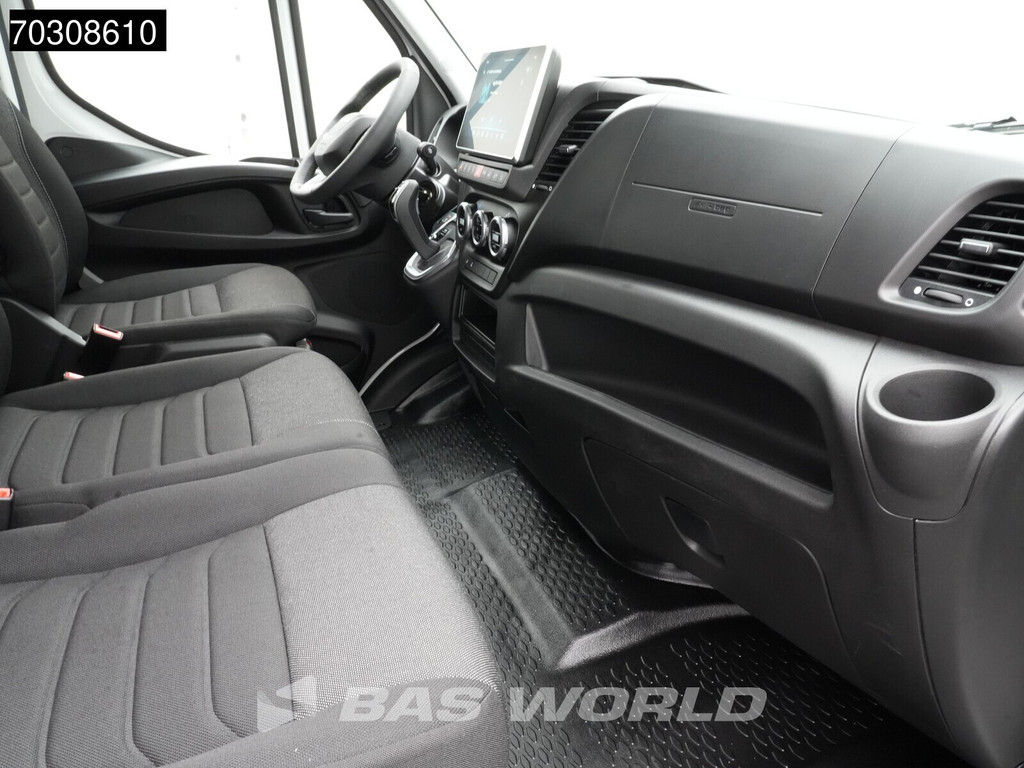 Iveco Daily 35S18 3.0L Hoog Dak Automaat L2H3 3,5t Trekhaak 180PK LED ACC Navi Airco Camera CarPlay Parkeersensoren Euro6 L2 Airco Trekhaak 12