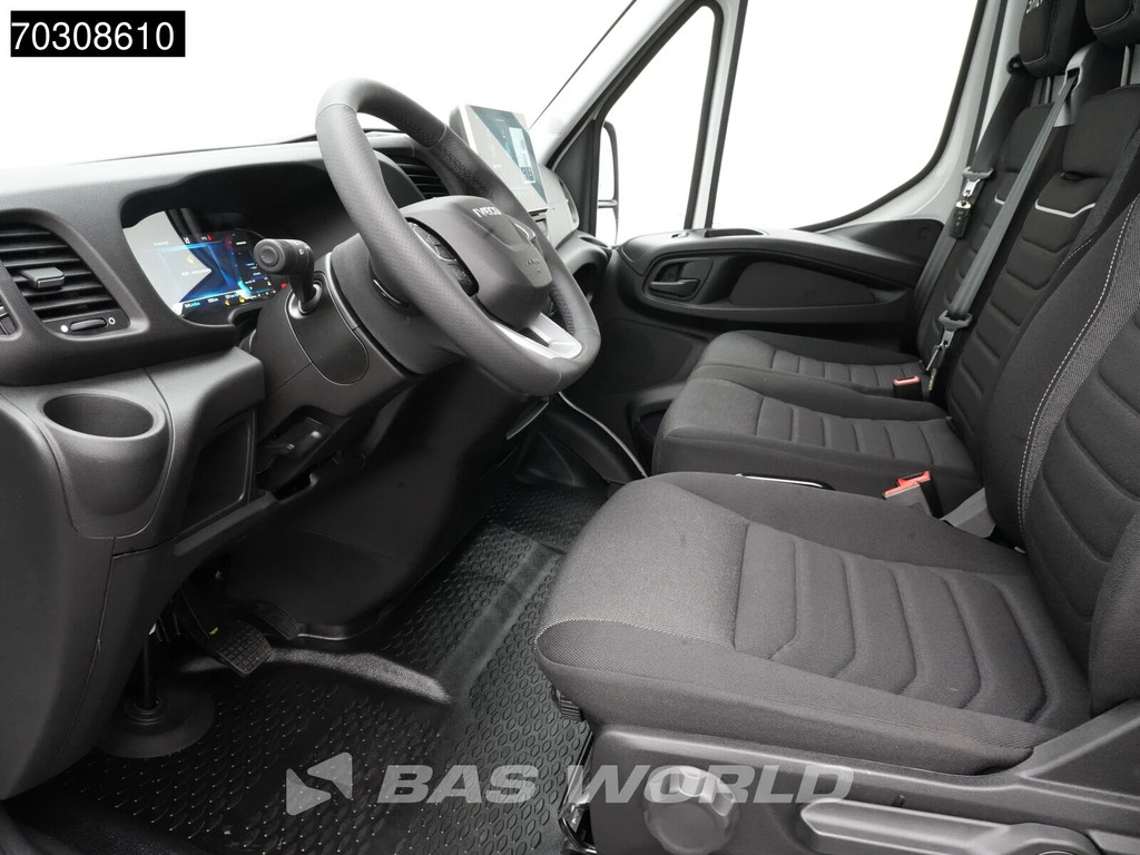 Iveco Daily 35S18 3.0L Hoog Dak Automaat L2H3 3,5t Trekhaak 180PK LED ACC Navi Airco Camera CarPlay Parkeersensoren Euro6 L2 Airco Trekhaak 13