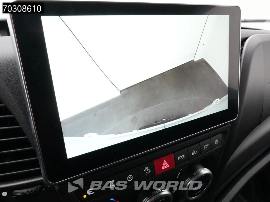 Iveco Daily 35S18 3.0L Hoog Dak Automaat L2H3 3,5t Trekhaak 180PK LED ACC Navi Airco Camera CarPlay Parkeersensoren Euro6 L2 Airco Trekhaak 17