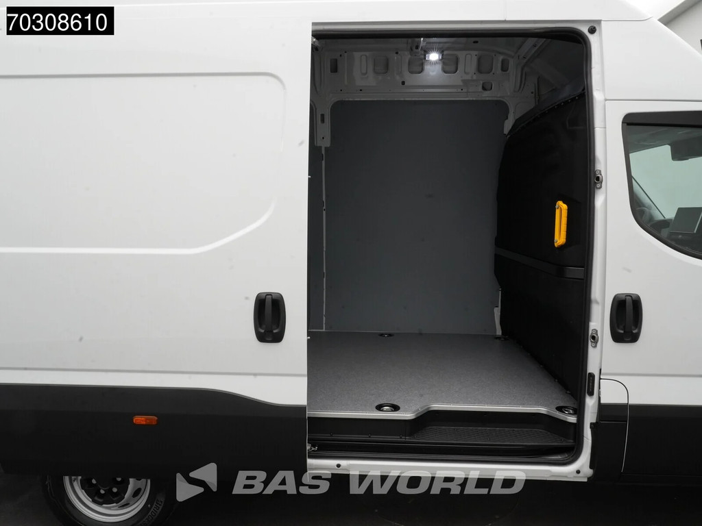 Iveco Daily 35S18 3.0L Hoog Dak Automaat L2H3 3,5t Trekhaak 180PK LED ACC Navi Airco Camera CarPlay Parkeersensoren Euro6 L2 Airco Trekhaak 9