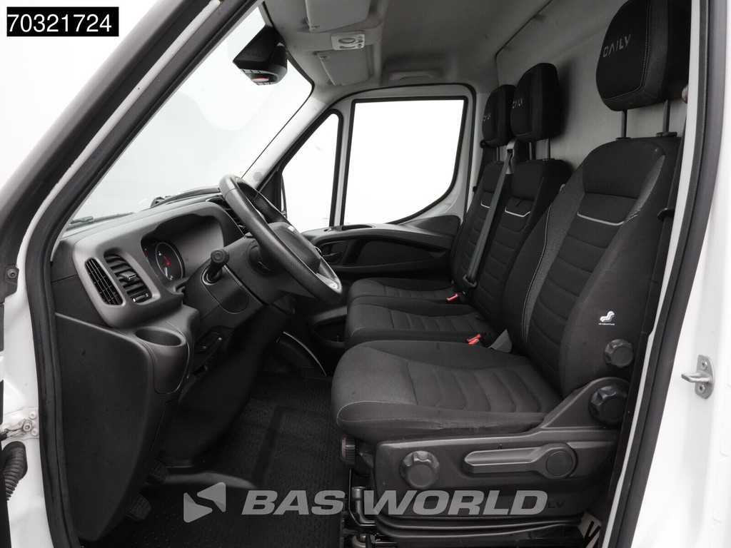 Iveco Daily 35S18 3.0L L2H2 180PK Navi Airco Cruise Camera 3,5t Trekgewicht Euro6 L2 Airco Cruise control 12