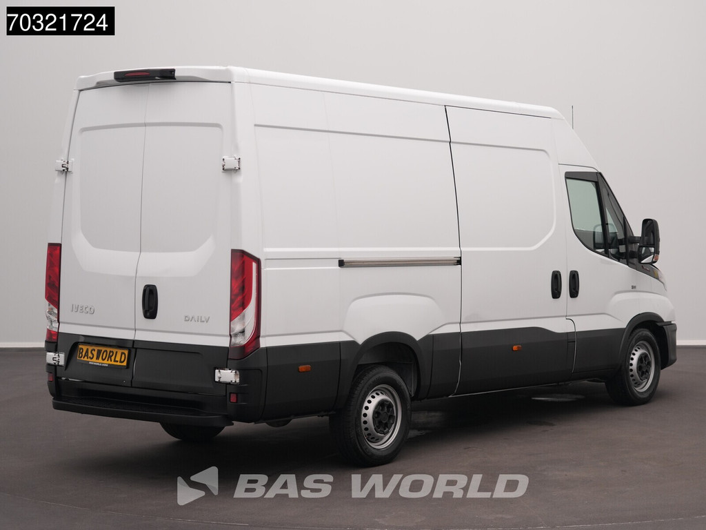 Iveco Daily 35S18 3.0L L2H2 180PK Navi Airco Cruise Camera 3,5t Trekgewicht Euro6 L2 Airco Cruise control 2