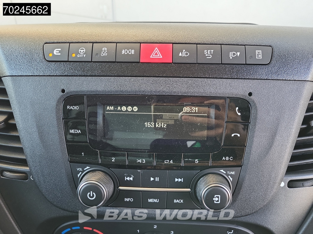 Iveco Daily 35S18 3.0L Laadklep Schuifzeilen Airco Cruise Bakwagen Meubelbak Zeilenwagen Schuifzeil Plane 22m3 Airco Cruise control 12