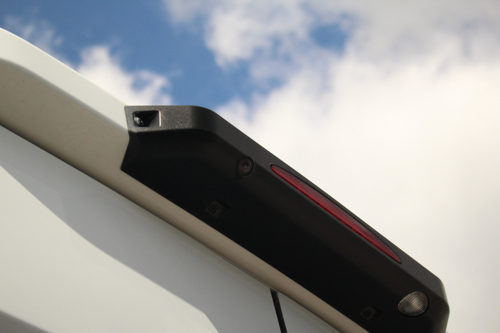 Iveco Daily 35S18A8 3.0 180pk L4H2 Automaat | Adap. Cruise | L + R Schuifdeur | 3500kg trekgew. | Gev. Stoel | Camera | Navi | Clima | Lease 537,- p/m 10