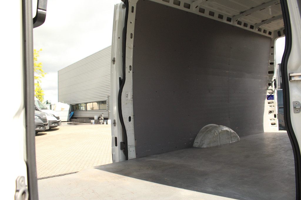 Iveco Daily 35S18A8 3.0 180pk L4H2 Automaat | Adap. Cruise | L + R Schuifdeur | 3500kg trekgew. | Gev. Stoel | Camera | Navi | Clima | Lease 537,- p/m 13