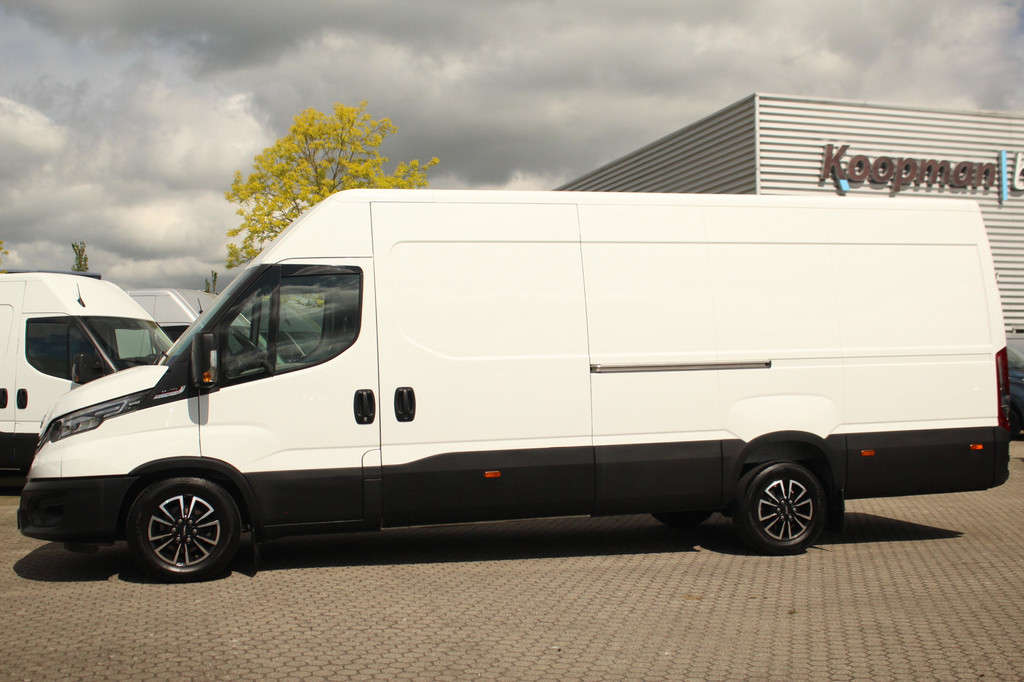 Iveco Daily 35S18A8 3.0 180pk L4H2 Automaat | Adap. Cruise | L + R Schuifdeur | 3500kg trekgew. | Gev. Stoel | Camera | Navi | Clima | Lease 537,- p/m 14
