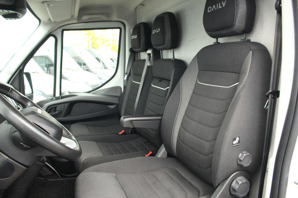 Iveco Daily 35S18A8 3.0 180pk L4H2 Automaat | Adap. Cruise | L + R Schuifdeur | 3500kg trekgew. | Gev. Stoel | Camera | Navi | Clima | Lease 537,- p/m 16