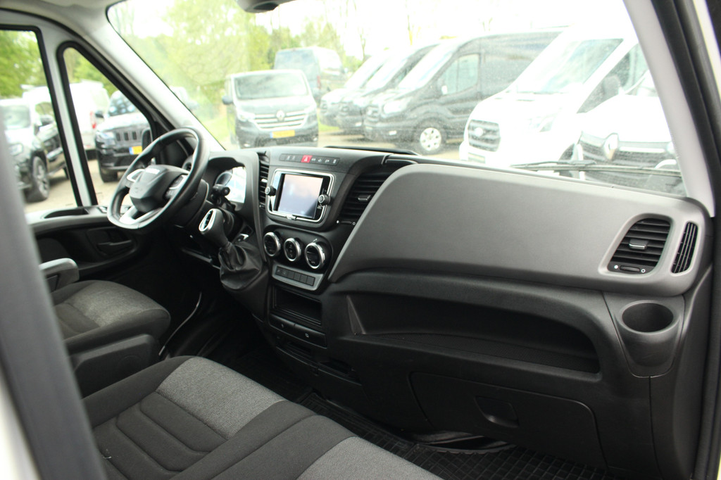 Iveco Daily 35S18A8 3.0 180pk L4H2 Automaat | Adap. Cruise | L + R Schuifdeur | 3500kg trekgew. | Gev. Stoel | Camera | Navi | Clima | Lease 537,- p/m 17