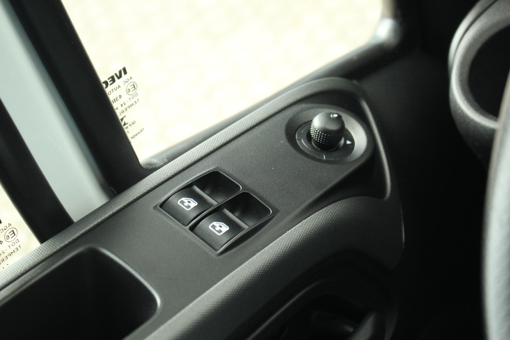 Iveco Daily 35S18A8 3.0 180pk L4H2 Automaat | Adap. Cruise | L + R Schuifdeur | 3500kg trekgew. | Gev. Stoel | Camera | Navi | Clima | Lease 537,- p/m 19