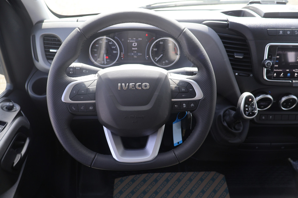 Iveco Daily 35S18 Hi-Matic Open Laadbak DC 3.5T Trekhaak (7 persoons) 16