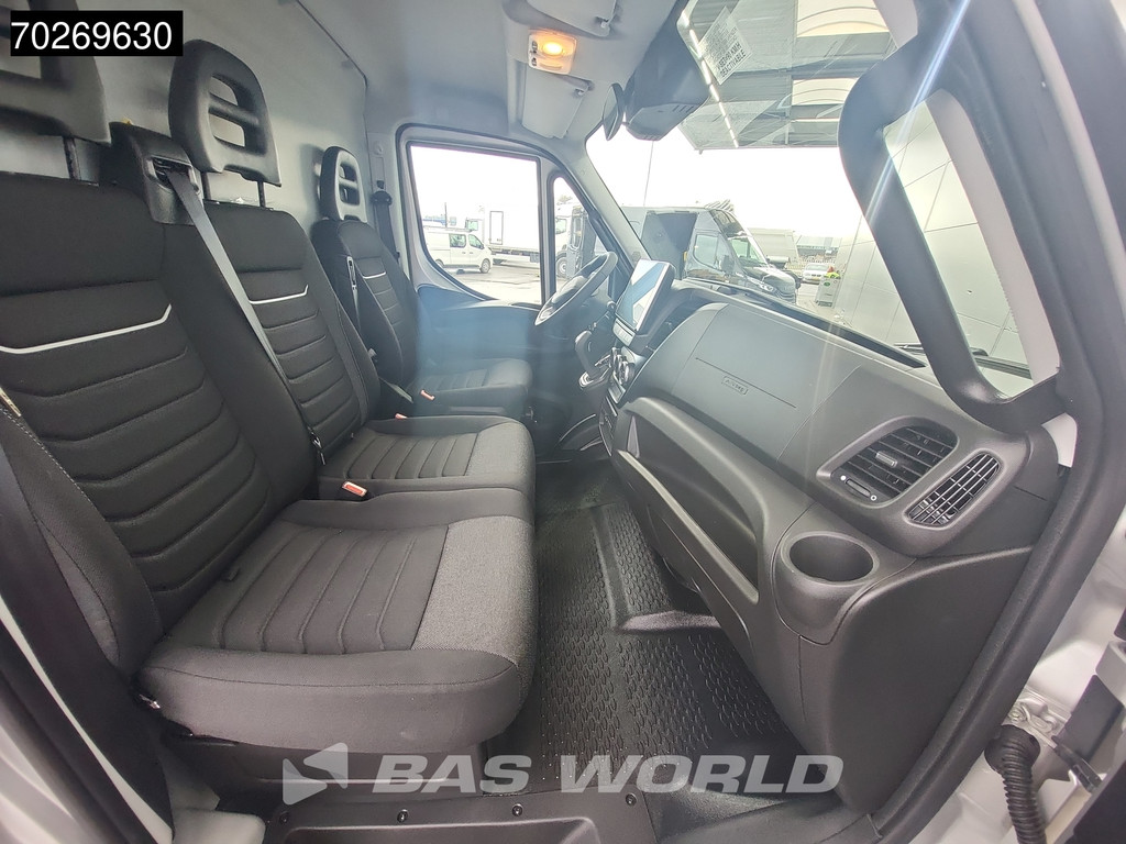 Iveco Daily 35S21 210PK 3.0L Black Edition 2025 model ACC LED Trekhaak Camera Navi 12m3 Airco Trekhaak 12