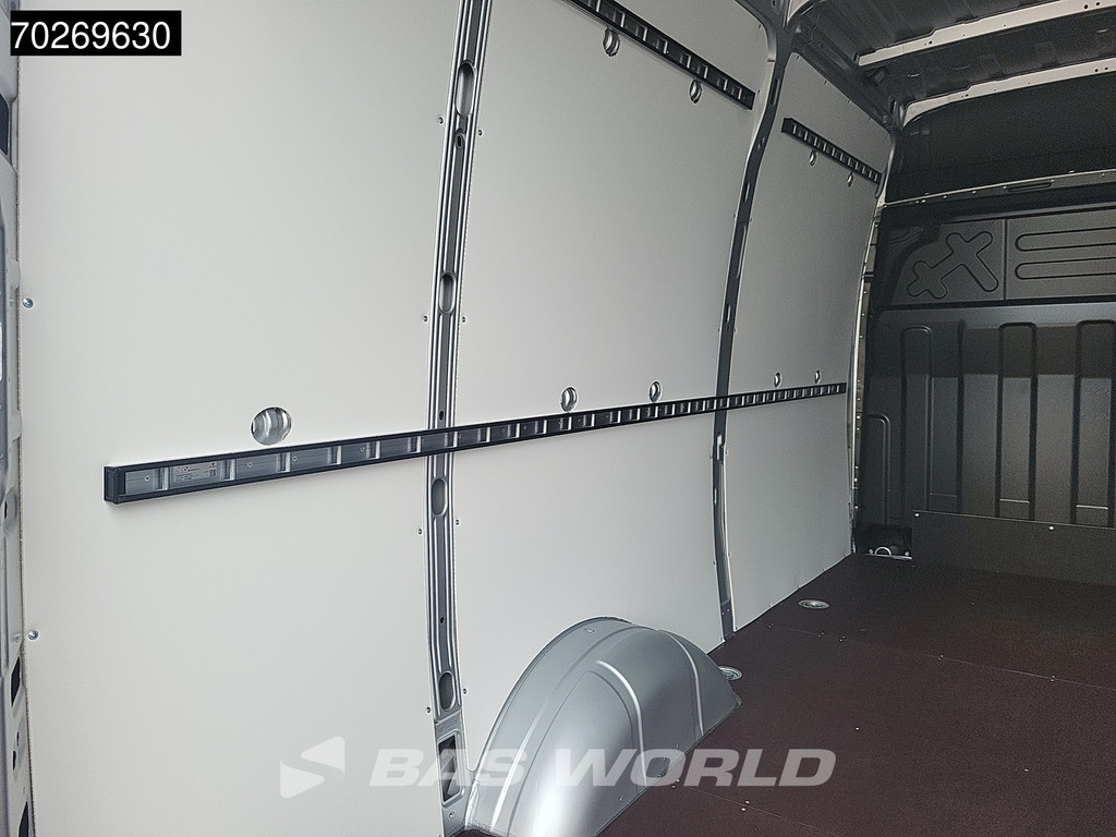 Iveco Daily 35S21 210PK 3.0L Black Edition 2025 model ACC LED Trekhaak Camera Navi 12m3 Airco Trekhaak 21