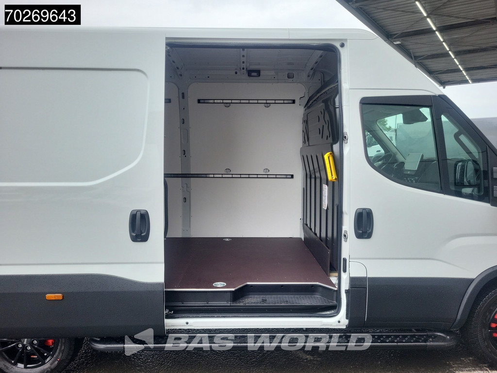 Iveco Daily 35S21 3.0L Automaat Black Edition 2025 model L2H2 Trekhaak Tacho ACC LED CarPlay Velgen Camera 12m3 Airco Trekhaak 7
